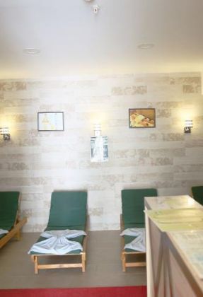 SIDE LEGEND HOTEL