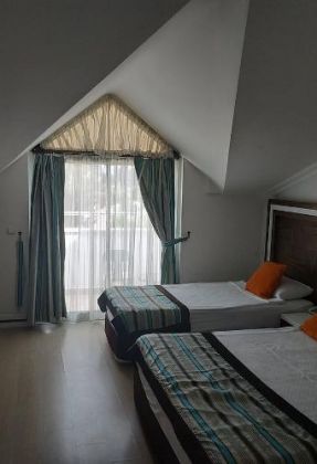ROYAL TOWERS HOTEL KIRIS