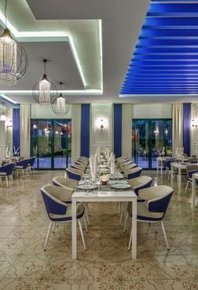 DELPHIN DELUXE RESORT