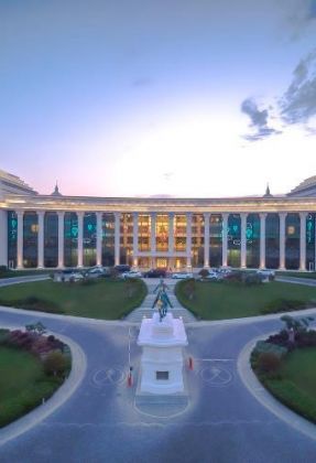 THE LAND OF LEGENDS KINGDOM HOTEL