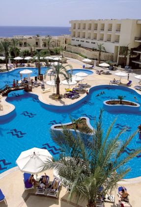 DOUBLETREE BY HILTON SHARKS BAY RESORT