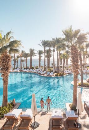 FOUR SEASONS RESORT
