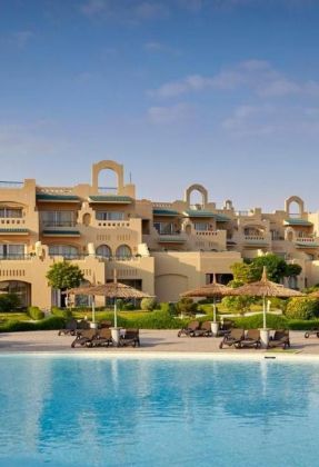 Coral Sea Water World Resort